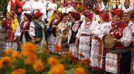 Традиционную украинскую свадьбу отгуляли на Подоле. Фоторепортаж