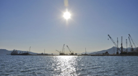 У грецькому порту затонув танкер з 2 тисячами тонн нафти
