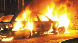 В Києві згоріли дві автівки Opel Vectra