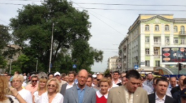 4000 представників опозиції проводять у Донецьку акцію «Вставай, Україно!»