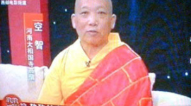 Монахи по телевизору рекламируют «освящённые» трусы