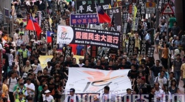 Жители Гонконга провели шествие в память о кровавых событиях «4 июня» 1989 года в Китае (фотообзор)