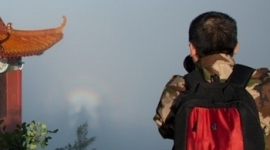Туристы запечатлели в горах Китая «сияние Будды»