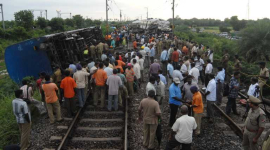 В Индии столкнулись два поезда