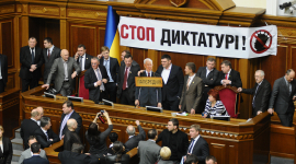 Депутати від опозиції другий день блокують Верховну Раду