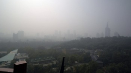 Густой туман распространяется по всему Китаю