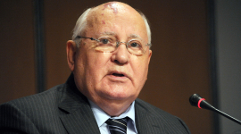 Горбачов закликав Путіна добровільно піти з влади