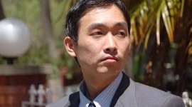 Китайський викладач, завербований в шпигуни, рятується втечею до Австралії в пошуках політичного притулку