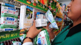 У Китаї отруєне молоко продають студентам за низькими цінами