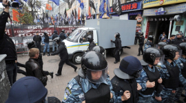 «Беркут» розчищає Хрещатик від прихильників Тимошенко 