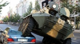 Мер Вільнюсу оригінально бореться з неправильною парковкою авто 