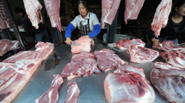 Контроль цін на свинину погіршив становище селян у Китаї