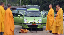 Китайские монахи придумали новый заработок