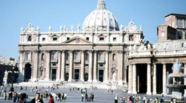 Китайська влада заборонила місцевим католикам поїхати у Ватикан для участі в синоді