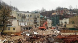 Банковая считает хозяевами Андреевского спуска художников