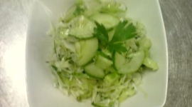 Салат на кожен день: зі свіжої капусти та огірків