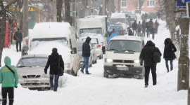 Циклон з аномальними снігопадами залишив Україну