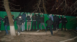 Молодые люди в масках напали на лесорубов под Киевом