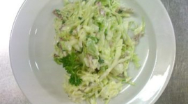 Салат на кожен день: з капустою та ковбасою