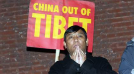 Тибетцы в Чикаго протестуют против недавнего насилия
