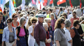 Тысячи французов вышли на улицы в знак осуждения депортации циган 