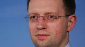 Арсеній Яценюк запропонував Азарову пенсію в 764 гривні