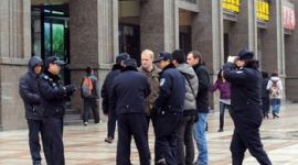 У Пекіні затримали та побили іноземних журналістів