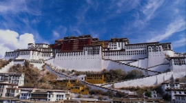 Вооруженные милиционеры блокировали более тысячи монахов в монастыре Чжайбун в Тибете