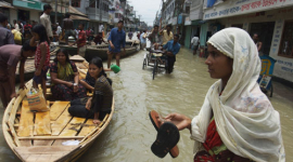 Окраины Бангладеша остаются во власти воды (без комментариев)