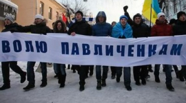 Більше тисячі футбольних фанів під судом вимагають звільнити Павліченко