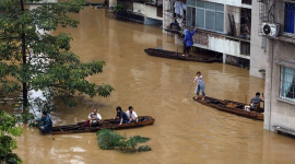 Сильные наводнения продолжаются на юге Китая. Эвакуированы сотни тысяч человек