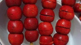 Как в Китае делают красивые палочки для фруктов