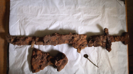 Археологи нашли похороненного в ладье викинга