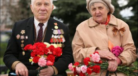 Виктор Янукович к 9 мая намерен подписать закон о красных флагах
