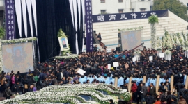 Похорони на мільйони відбулися в країні контрастів