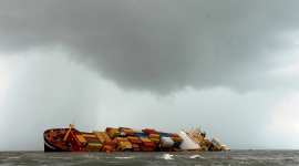 В Азовском море тонет сухогруз под флагом Панамы