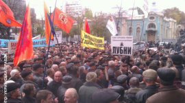 Чорнобильці знесли паркан навколо ВР і продовжують облогу