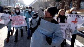 Вже 27 лікарів-волонтерів постраждали на Грушевського