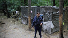Батько жив у лісі з чотирма дітьми багато років