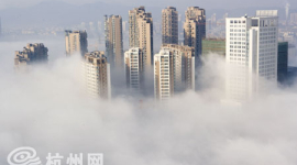 Густой туман окутал город Ханчжоу. Фотообзор  