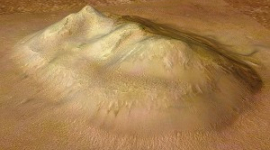 Зображення обличчя людиноподібної істоти на поверхні Марса – ілюзія?
