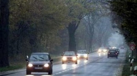 За містом цілодобово їздитимуть з увімкненими фарами