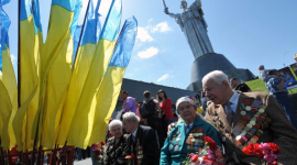 Янукович: З 1 травня збільшать пенсії учасникам війни