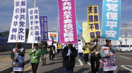 Шествие в Корее в поддержку 27 миллионов вышедших из партийных организаций