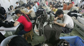 Через кризу китайські швейні фабрики реалізують товар дешевше собівартості