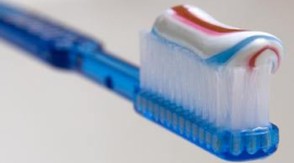 8 способів, як замінити зубну пасту