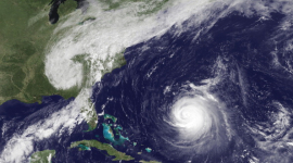 В Тихом океане набирает силу тропический шторм Хилари