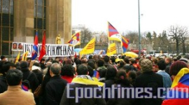 Париж, Франція. Мітинг азіатських груп, що засудили злодіяння комуністичного режиму Китаю 