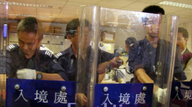 В Гонконге произошла самая крупная депортация в его истории (фото)