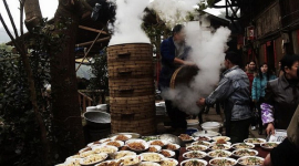 Праздничный обед  в «древнем посёлке» провинции Гуандун. Фотообзор